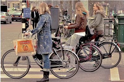 Женская велосипедная мода