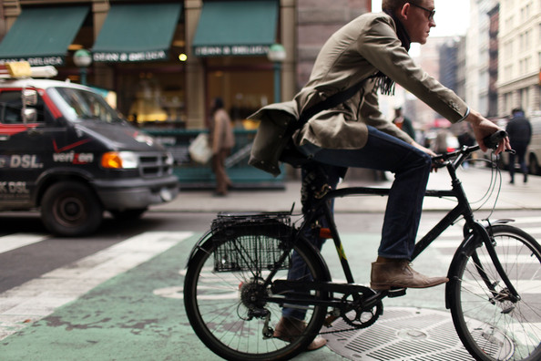 велосипедист на улицах Нью-Йорка